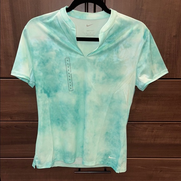 Nike Tops - NWT Nike Women's Golf Shirt Size M